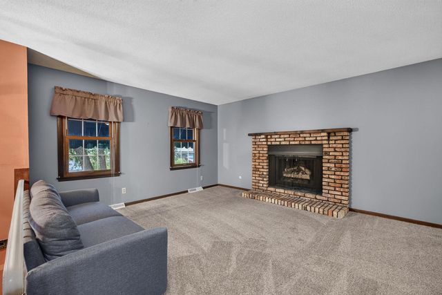 2928 Oxford Drive, Bettendorf, IA 52722