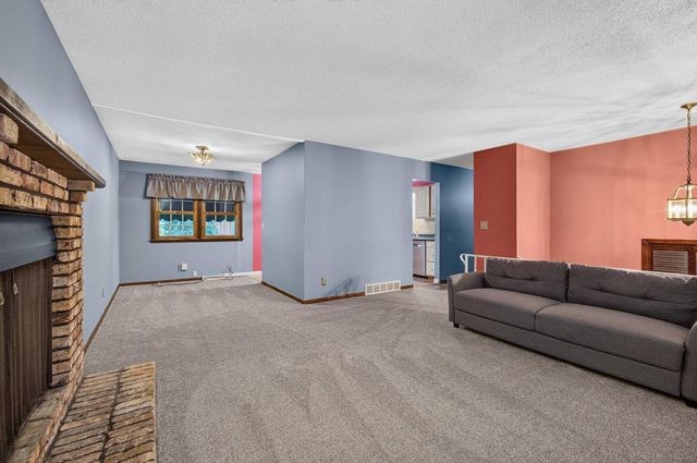 2928 Oxford Drive, Bettendorf, IA 52722