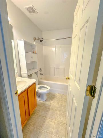 171 Homefield Gardens Drive, O'fallon, MO 63366