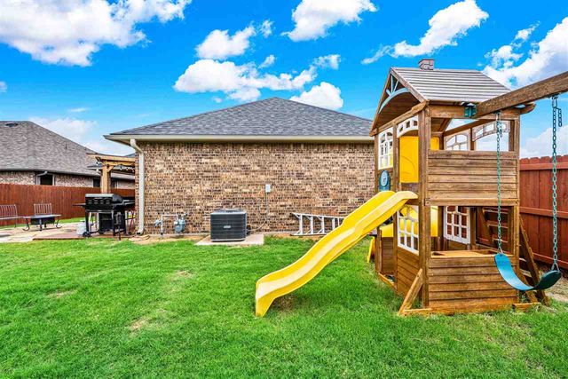2197 SW 56th St, Lawton, OK 73505