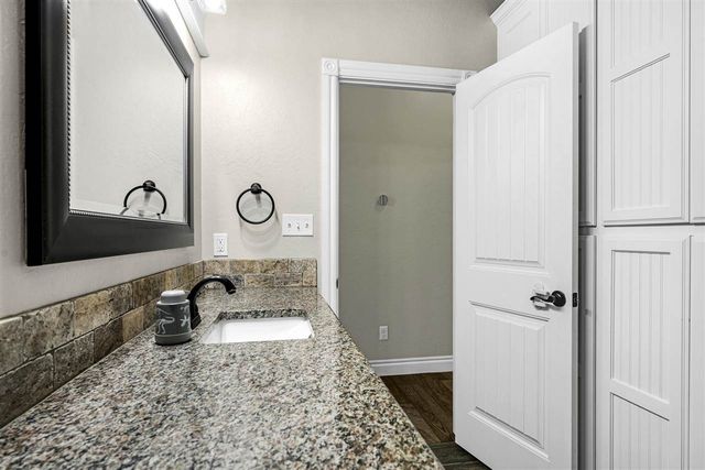 2197 SW 56th St, Lawton, OK 73505