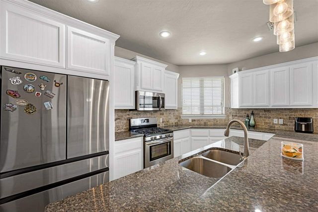 2197 SW 56th St, Lawton, OK 73505