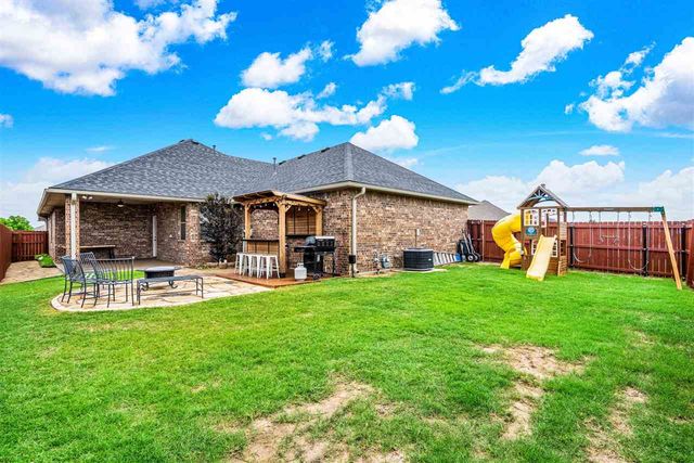 2197 SW 56th St, Lawton, OK 73505
