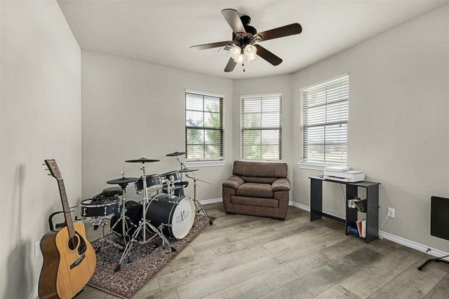 2197 SW 56th St, Lawton, OK 73505