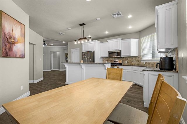 2197 SW 56th St, Lawton, OK 73505