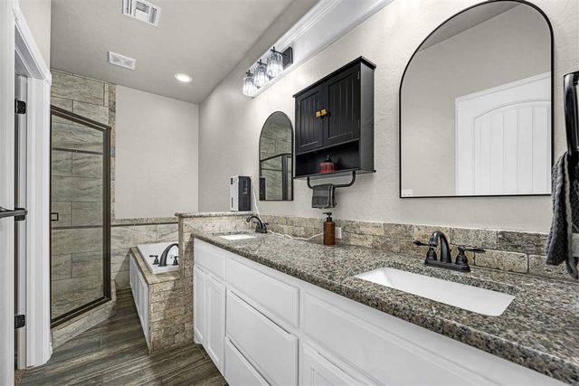 2197 SW 56th St, Lawton, OK 73505