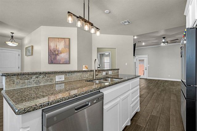 2197 SW 56th St, Lawton, OK 73505
