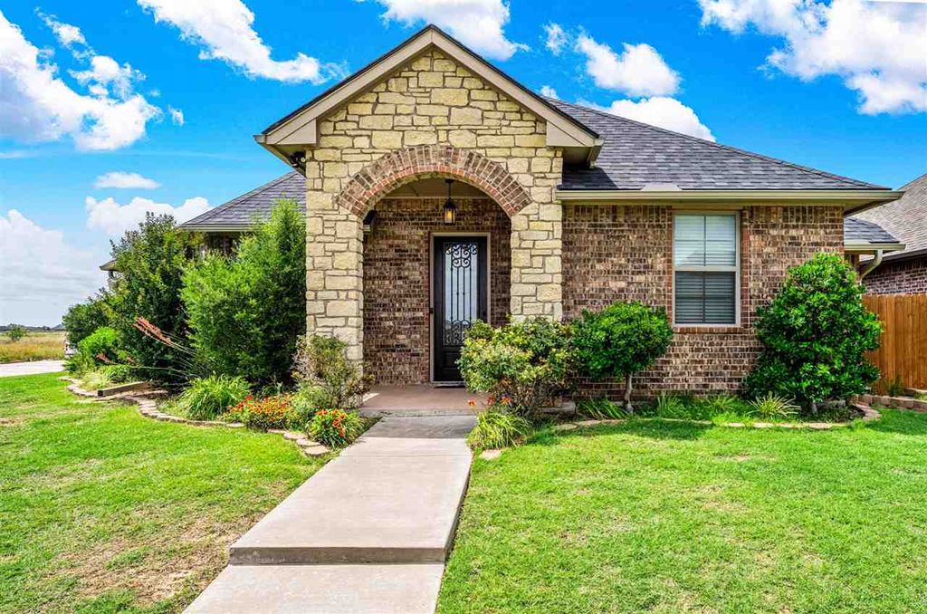 2197 SW 56th St, Lawton, OK 73505