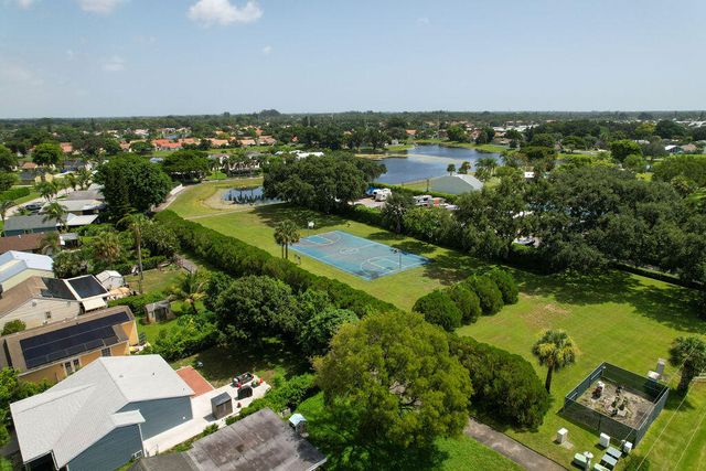 9060 CHRYSANTHEMUM Drive, Boynton Beach, FL 33472