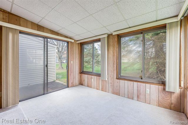 25832 Lexington 6, South Lyon, MI 48178