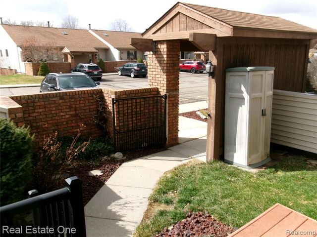 25832 Lexington 6, South Lyon, MI 48178