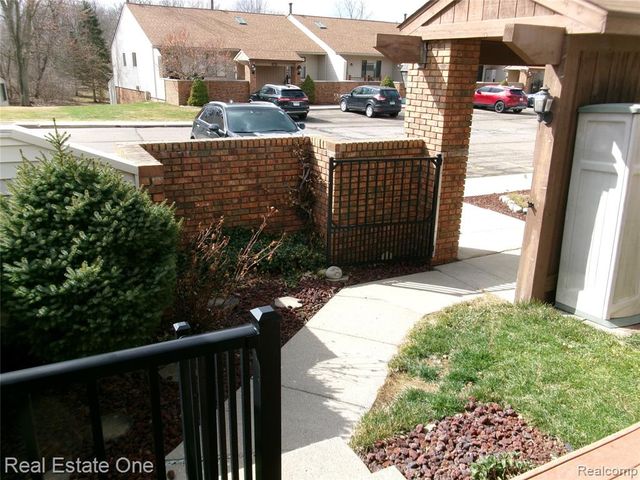 25832 Lexington 6, South Lyon, MI 48178