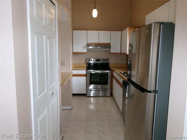 25832 Lexington 6, South Lyon, MI 48178