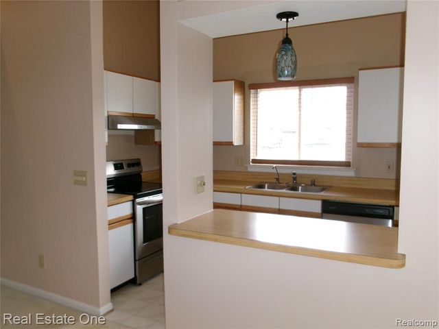 25832 Lexington 6, South Lyon, MI 48178