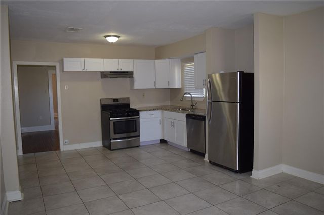 214 E Jack Street, Baytown, TX 77520