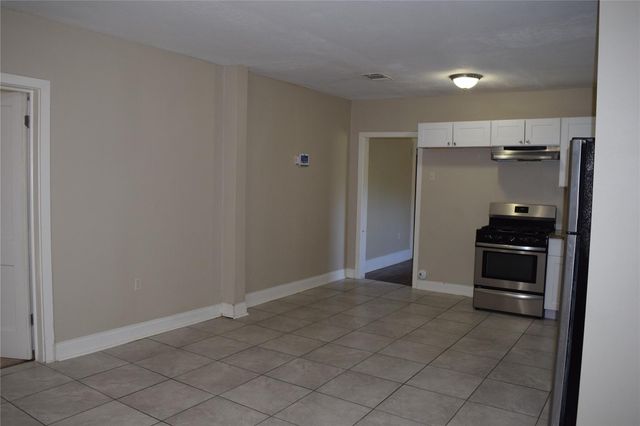 214 E Jack Street, Baytown, TX 77520