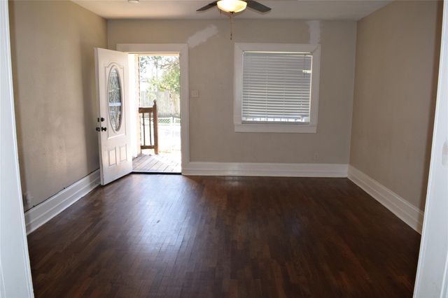 214 E Jack Street, Baytown, TX 77520