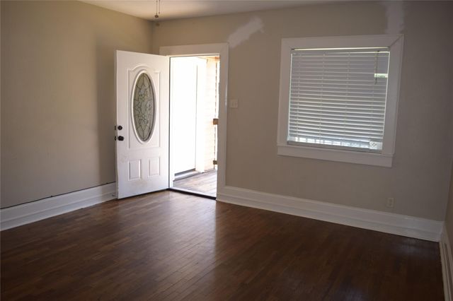 214 E Jack Street, Baytown, TX 77520