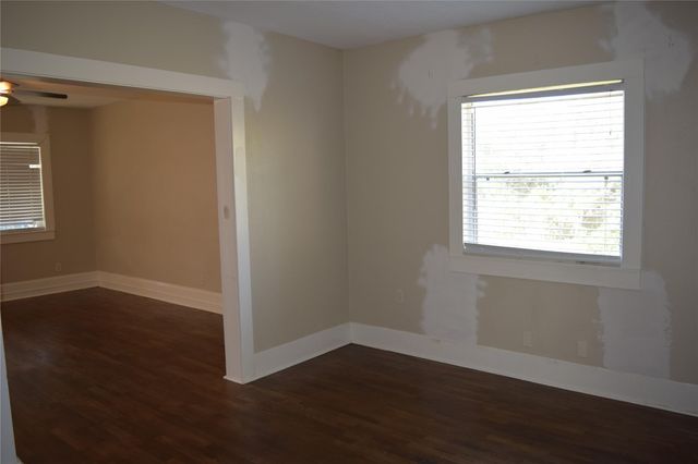 214 E Jack Street, Baytown, TX 77520