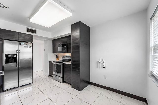 6614 Villa Sonrisa Drive 123, Boca Raton, FL 33433