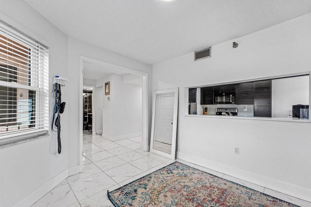 6614 Villa Sonrisa Drive 123, Boca Raton, FL 33433