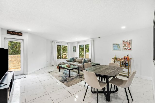 6614 Villa Sonrisa Drive 123, Boca Raton, FL 33433