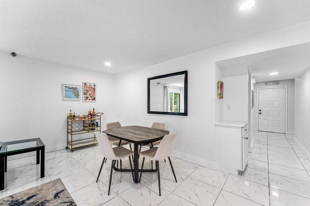 6614 Villa Sonrisa Drive 123, Boca Raton, FL 33433