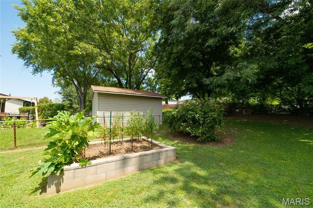 1334 Saint Gregory Lane, St Charles, MO 63304