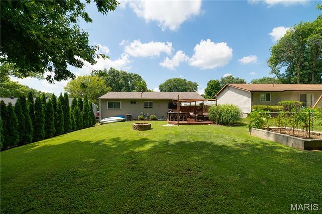 1334 Saint Gregory Lane, St Charles, MO 63304