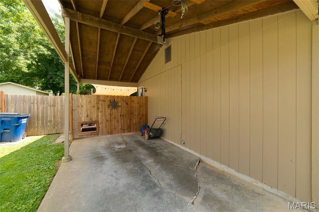 1334 Saint Gregory Lane, St Charles, MO 63304