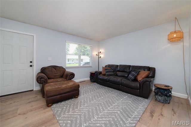1334 Saint Gregory Lane, St Charles, MO 63304