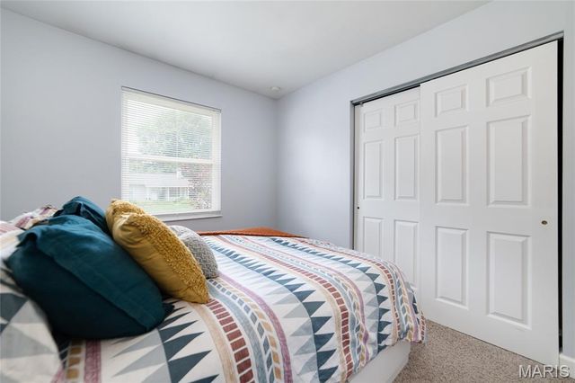 1334 Saint Gregory Lane, St Charles, MO 63304