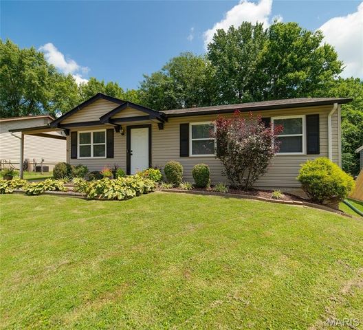 1334 Saint Gregory Lane, St Charles, MO 63304