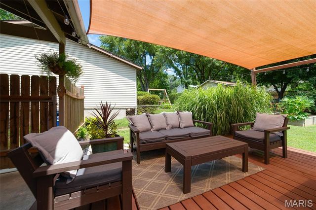 1334 Saint Gregory Lane, St Charles, MO 63304