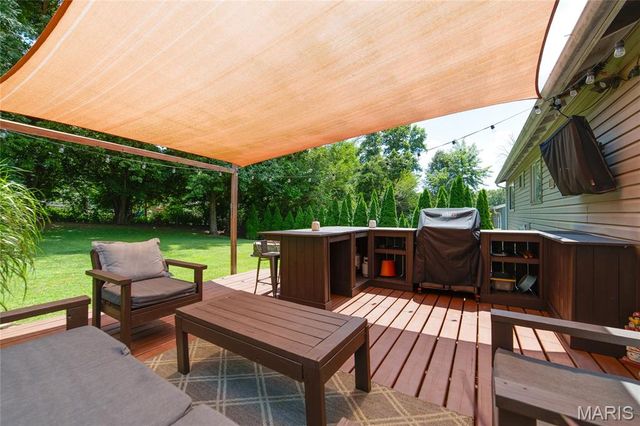 1334 Saint Gregory Lane, St Charles, MO 63304