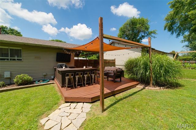 1334 Saint Gregory Lane, St Charles, MO 63304