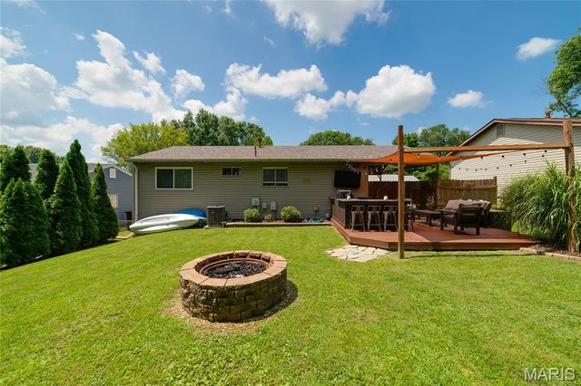 1334 Saint Gregory Lane, St Charles, MO 63304