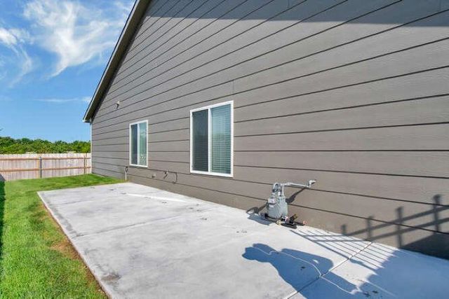 1321 N Azena St, Andover, KS 67002