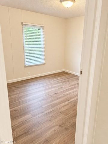 1001 Arvin Hill Lane, Lexington, NC 27295
