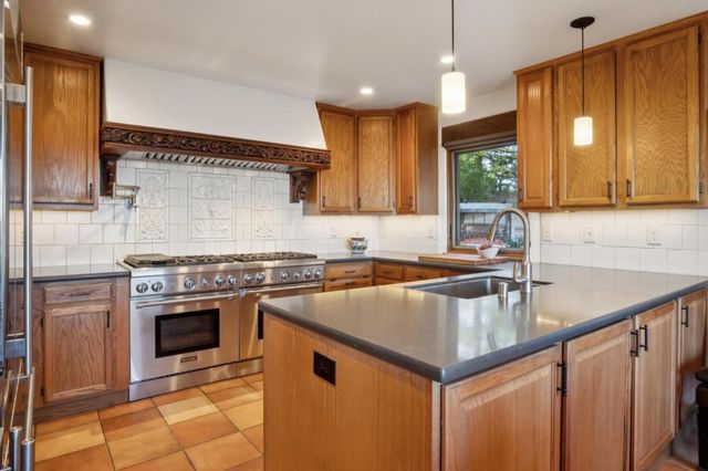 25200 Loma Prieta Avenue, Los Gatos, CA 95033