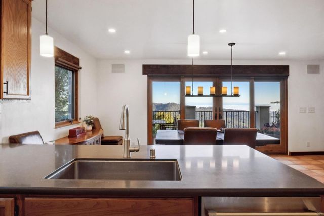 25200 Loma Prieta Avenue, Los Gatos, CA 95033