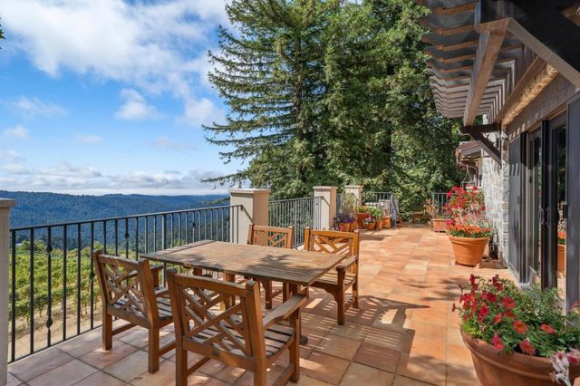 25200 Loma Prieta Avenue, Los Gatos, CA 95033