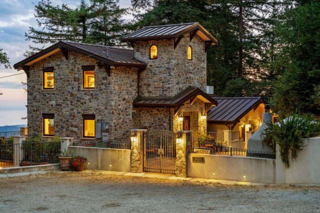 25200 Loma Prieta Avenue, Los Gatos, CA 95033