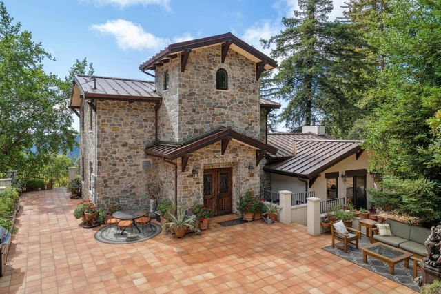 25200 Loma Prieta Avenue, Los Gatos, CA 95033