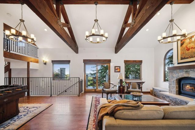 25200 Loma Prieta Avenue, Los Gatos, CA 95033