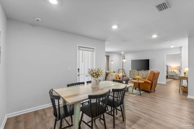 4005 Whitetail Ln, Pensacola, FL 32526