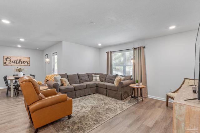 4005 Whitetail Ln, Pensacola, FL 32526