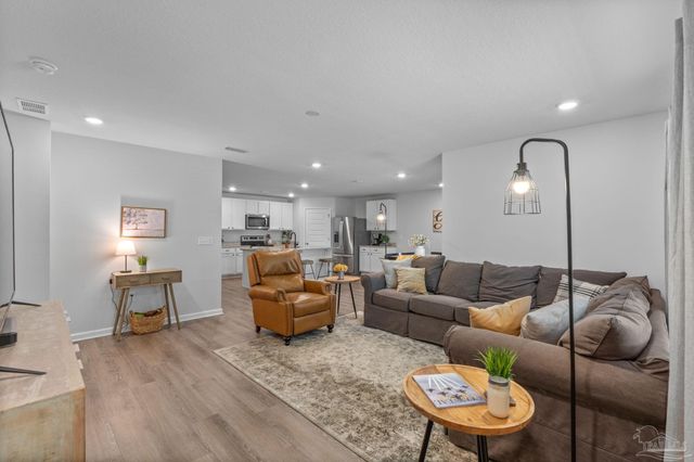 4005 Whitetail Ln, Pensacola, FL 32526