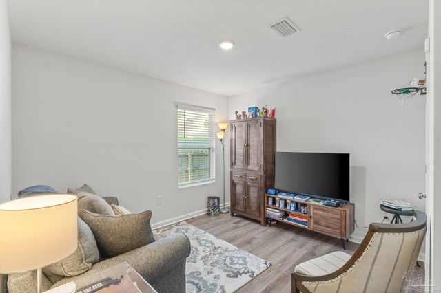 4005 Whitetail Ln, Pensacola, FL 32526