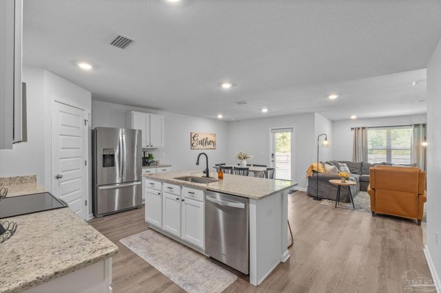 4005 Whitetail Ln, Pensacola, FL 32526